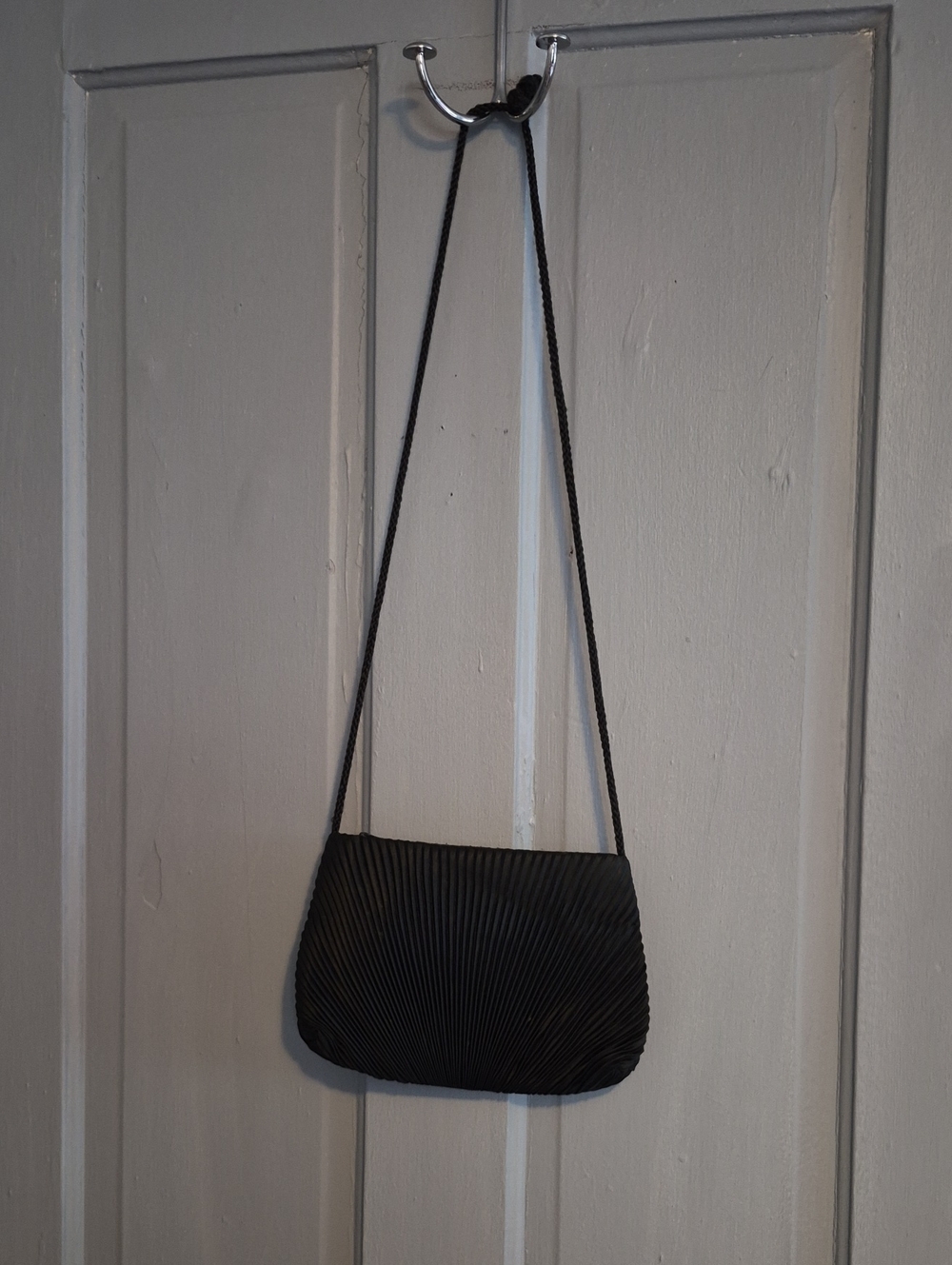 Black Pleated Crossbody Bag - Sleek Evening Wristlet